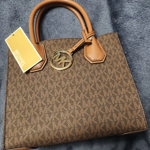 MICHAEL KORS, Mercer Messenger Purse, NEW - Picture 2 of 16